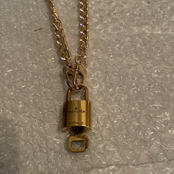 Louis Vuitton #309 Padlock & Key Necklace, made before 2009) Authentic - Picture 3 of 4